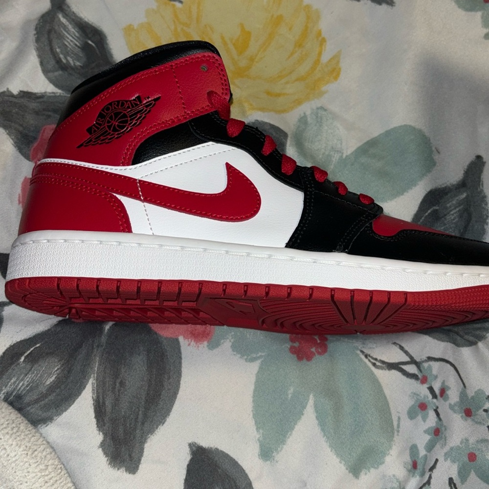 Jordan air 1 Mid